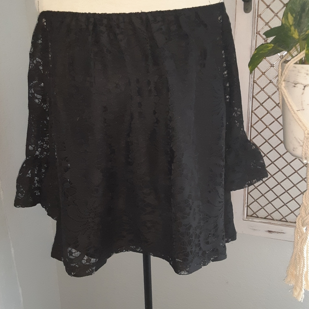 Lace Off the shoulder top